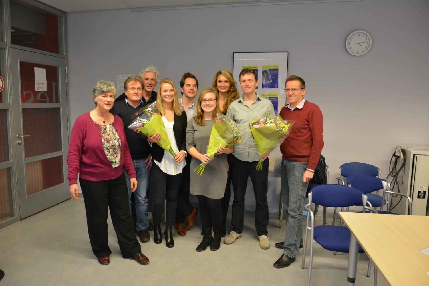 Groepsfoto van de vijf aios die een presentatie hielden, de vier juryleden en de voorzitter van de CAT-middag 2016. Van links naar rechts: Nettie Blankenstein, Erik Fokke, Chris Rietmeijer, Suzanne van Straaten, Remi Kool, Mariska Vos, Dayenne Ubachs, Simon Meester en Hans van der Wouden. (Foto: Hedwich Breuker)